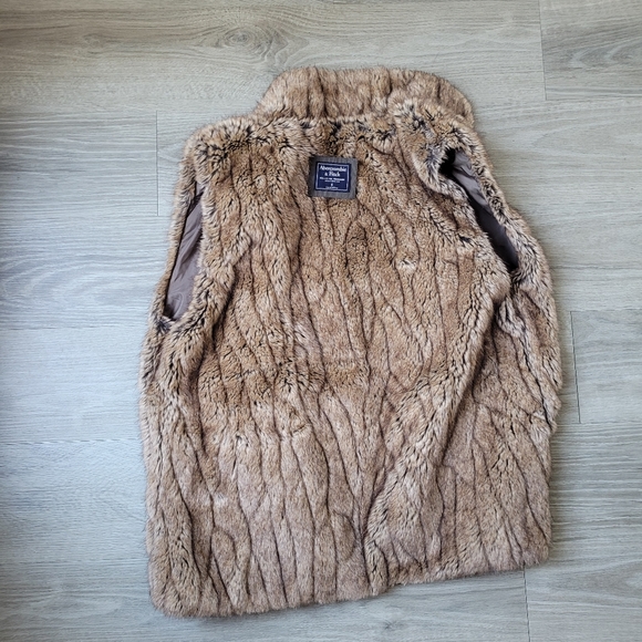 Abercrombie & Fitch Faux Shearling Lined Parka - Picture 8 of 9